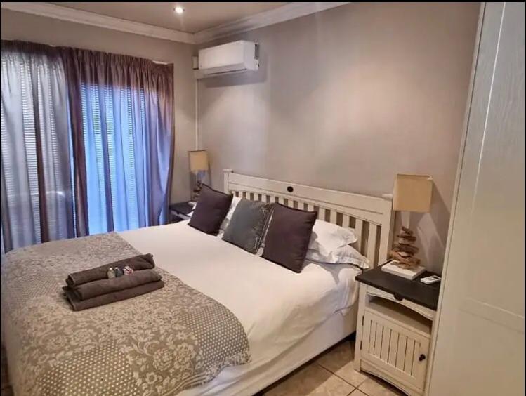 To Let 1 Bedroom Property for Rent in Table View Western Cape